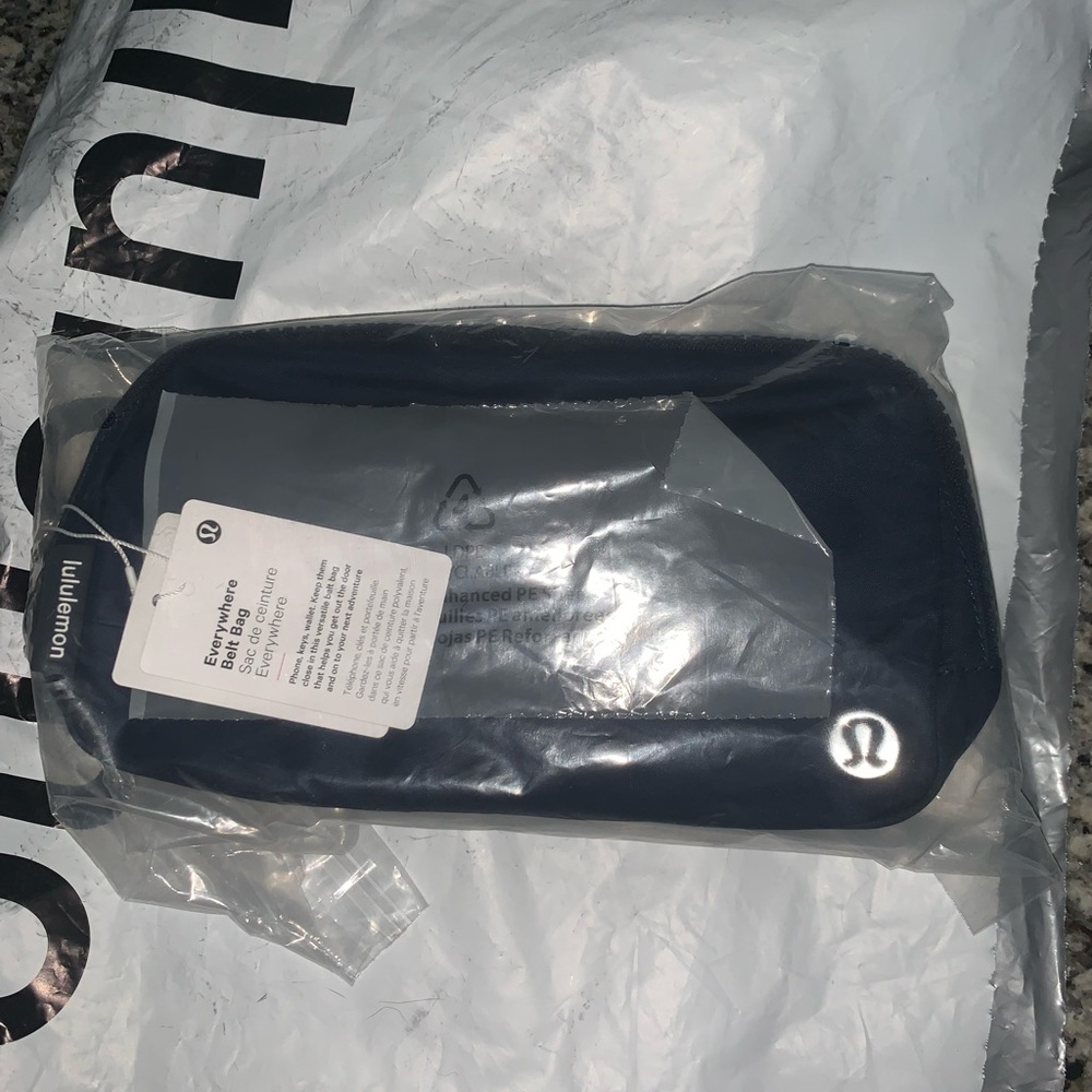 Lululemon Everywhere Belt Bag- Navy